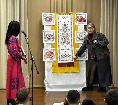 У бібліотеці презентували унікальний мистецький витвір, що розкриває таємниці традиційної української кухні